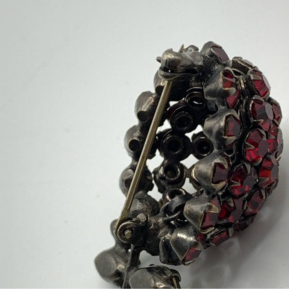 Rare Beautiful Vintage unsigned Schreiner NY strawberry Rhinestone Brooch - Picture 7 of 8